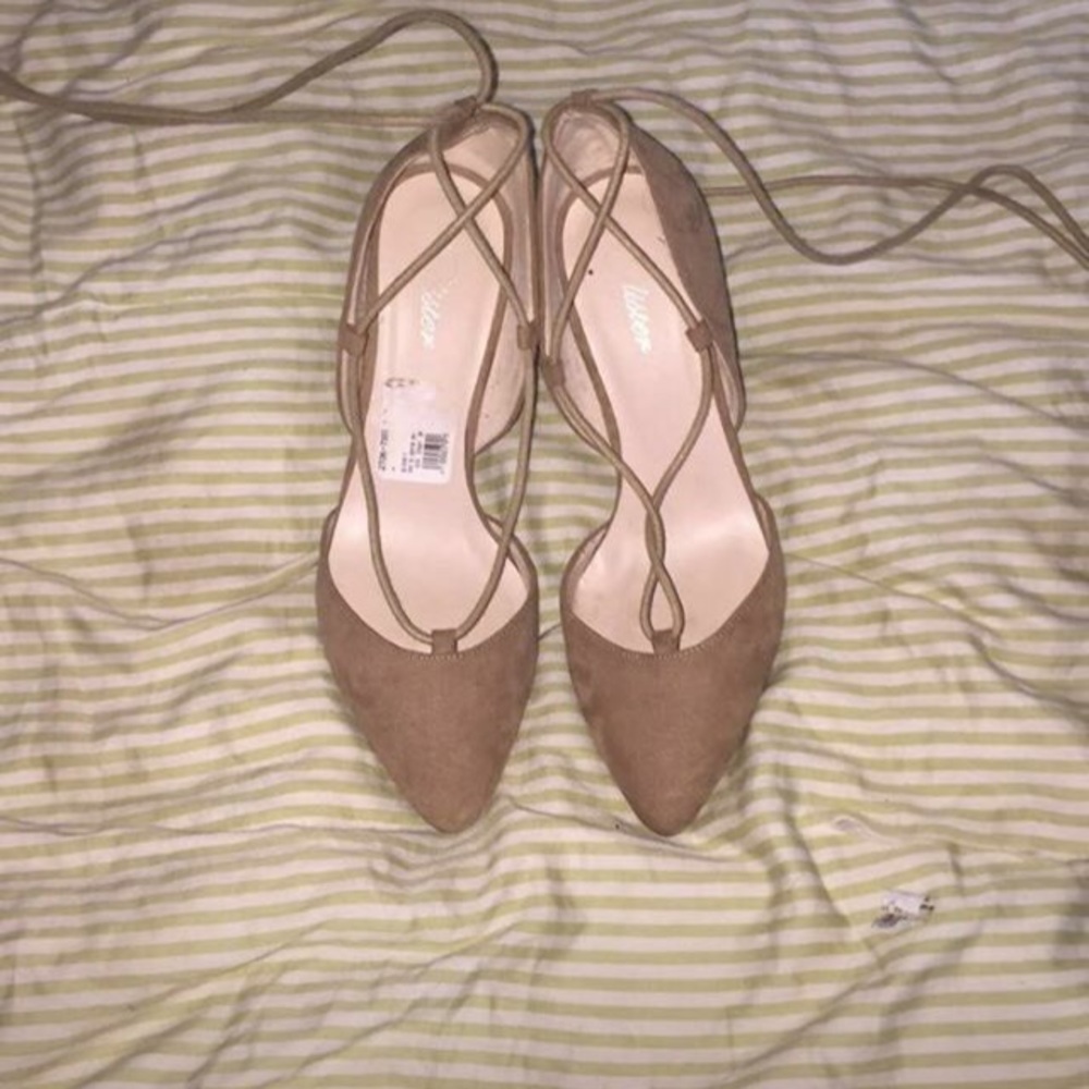 Pointed tan short heels with long ties.